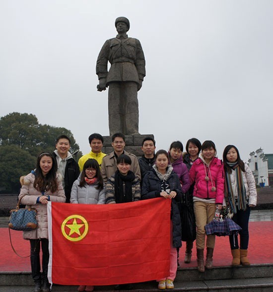 “学雷锋，献爱心”——中国共产主义青年团千亿体育（中国）有限千亿体育（中国）有限公司委员会开展慰问贫困学生助学活动
